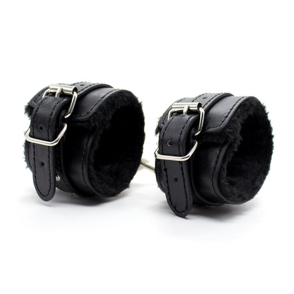 Fetish Addict Ankle Cuffs with Black Padded Interior 35cm Svart - Lovebunny.se